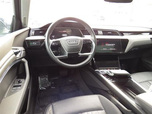 Used 2021 Audi e-tron Premium Plus w/ Premium Plus Package image 8