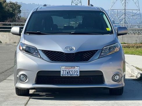 Used 2016 Toyota Sienna SE w/ SE Preferred Package image 9