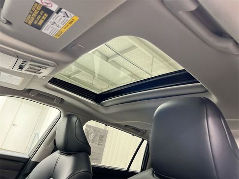 Used 2024 Toyota Highlander XLE image 18