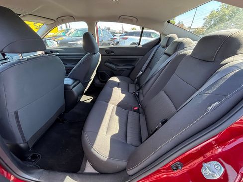Used 2025 Nissan Altima 2.5 SV FWD image 25