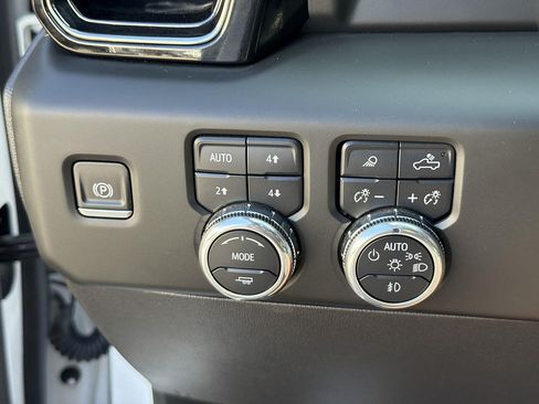 Used 2025 GMC Sierra 1500 AT4 AWD/4WD image 17