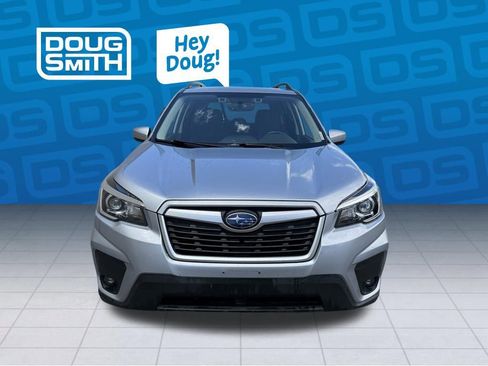 Used 2020 Subaru Forester Premium AWD/4WD image 3