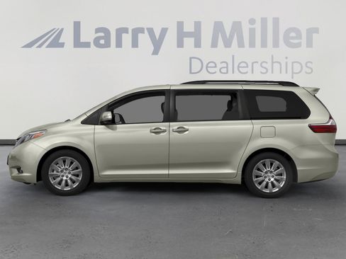 Used 2016 Toyota Sienna XLE FWD image 3
