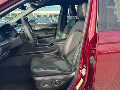 New 2026 Jeep Grand Cherokee Altitude AWD/4WD image 11