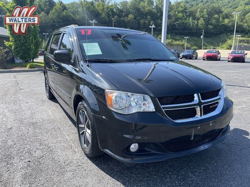 Used 2017 Dodge Grand Caravan SXT FWD image 1