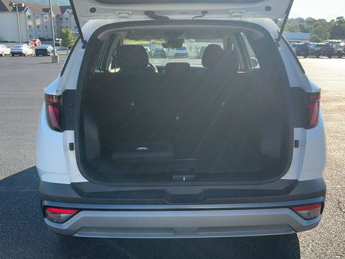 Used 2025 Hyundai Tucson SE AWD/4WD image 9