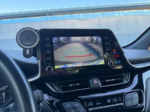 Used 2019 Toyota C-HR XLE FWD image 17