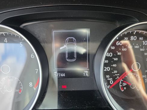 Used 2020 Volkswagen Golf 4-Door FWD image 25