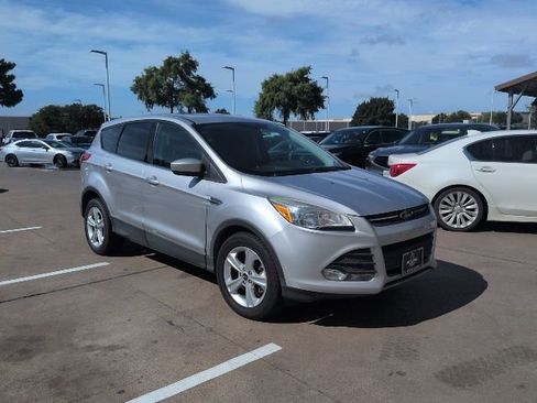 Used 2015 Ford Escape SE FWD image 1