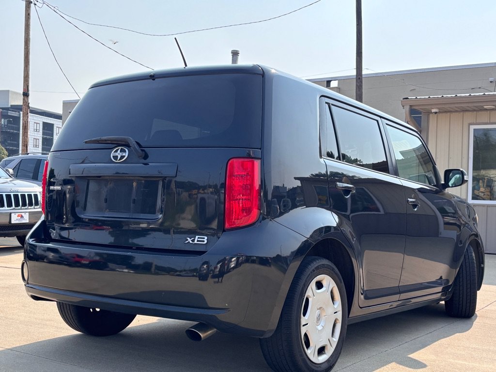 Used 2009 Scion xB FWD image 5