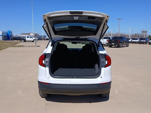 Used 2024 GMC Terrain SLE w/ Driver Convenience Package image 7