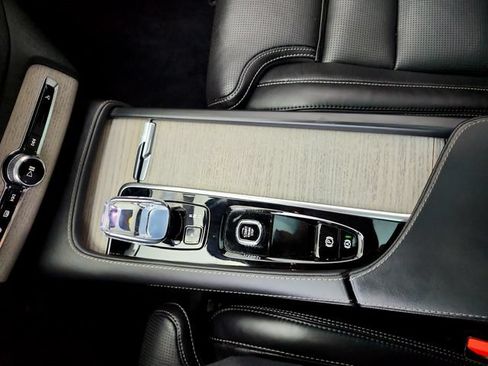 Certified 2024 Volvo XC90 T8 Ultimate w/ Protection Package Premier AWD/4WD image 35