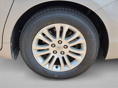 Used 2015 Toyota Sienna XLE FWD image 24