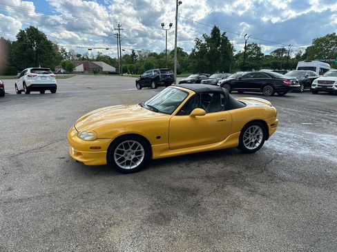 Used 2002 MAZDA MX-5 Miata RWD image 6