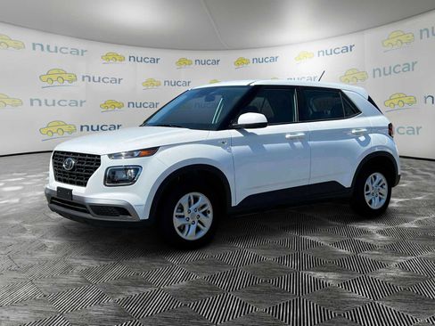 New 2025 Hyundai Venue SE image 3