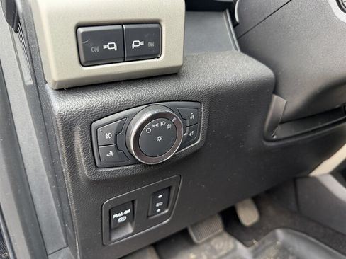 Used 2018 Ford F150 Lariat w/ Equipment Group 502A Luxury AWD/4WD image 21