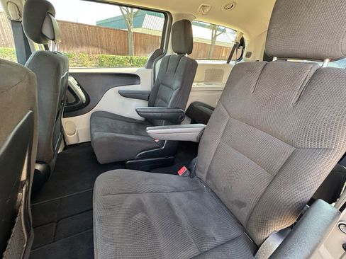 Used 2016 Dodge Grand Caravan SXT w/ Rear Park Assist Package image 29