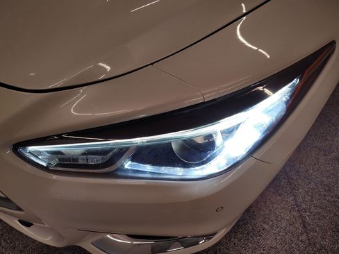 Used 2017 INFINITI QX60 Luxe w/ Premium Plus Package image 10