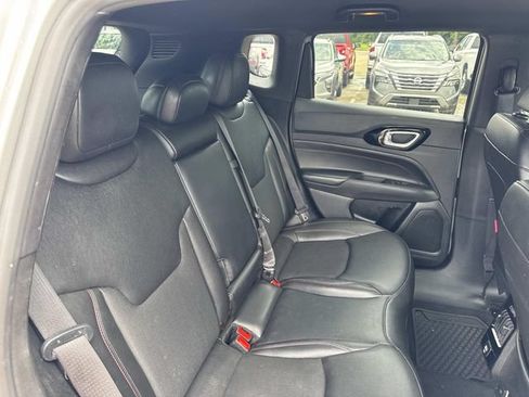 Used 2025 Jeep Compass Trailhawk AWD/4WD image 13