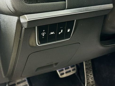 Used 2020 Kia Stinger GT1 image 11