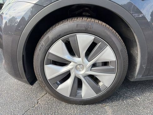 Used 2024 Tesla Model Y Long Range AWD/4WD image 8