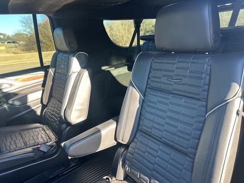 Used 2024 Cadillac Escalade ESV Sport Platinum w/ LPO, ONYX Package image 7