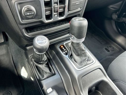 Used 2023 Jeep Wrangler Unlimited Sport AWD/4WD image 19