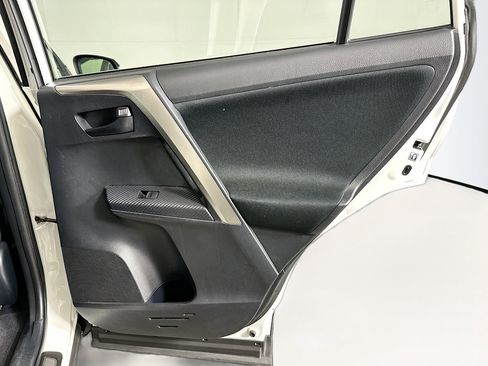 Used 2015 Toyota RAV4 LE image 27