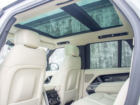 Used 2025 Land Rover Range Rover SE image 35