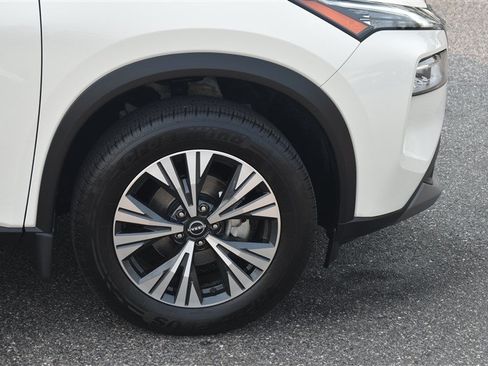 Used 2023 Nissan Rogue SV AWD/4WD image 3