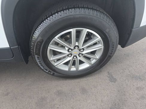 Used 2023 Chevrolet Traverse LT FWD image 26