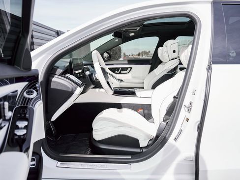 Used 2024 Mercedes-Benz S 580 4MATIC Sedan image 31