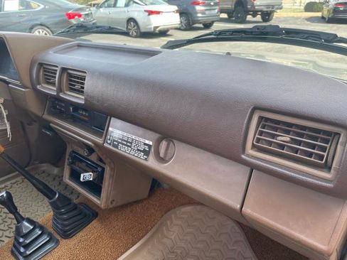 Used 1987 Toyota Pickup 4x4 Regular Cab image 28