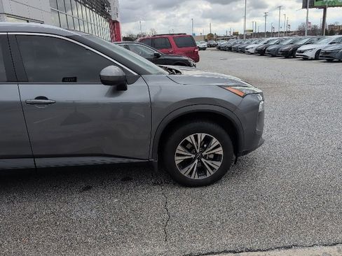 Used 2023 Nissan Rogue SV w/ SV Premium B Package image 5