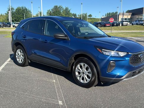 Used 2023 Ford Escape Active AWD/4WD image 2