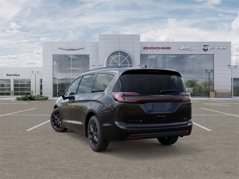 New 2026 Chrysler Pacifica Limited w/ S Appearance Package image 3