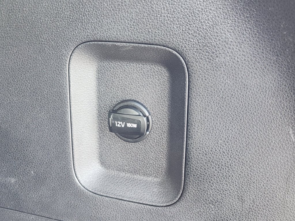 Used 2025 Kia Carnival FWD image 17