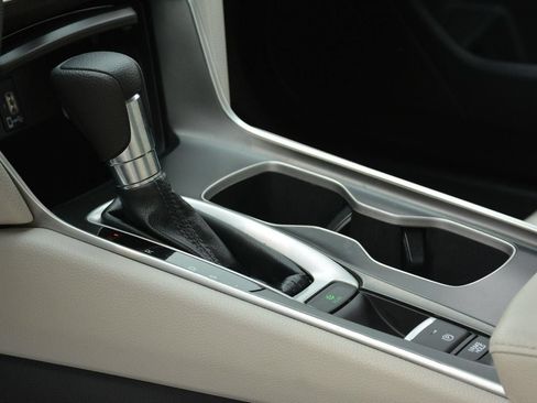 Used 2018 Honda Accord EX image 8