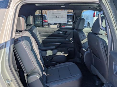 New 2026 Chevrolet Traverse Z71 w/ Driver Confidence Package image 8