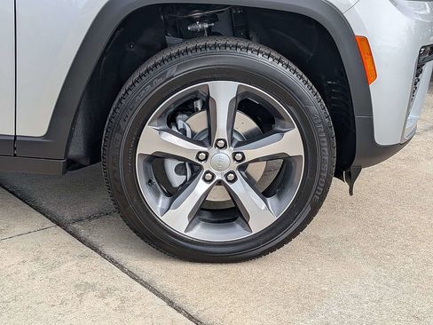 New 2026 Jeep Grand Cherokee Limited AWD/4WD image 11