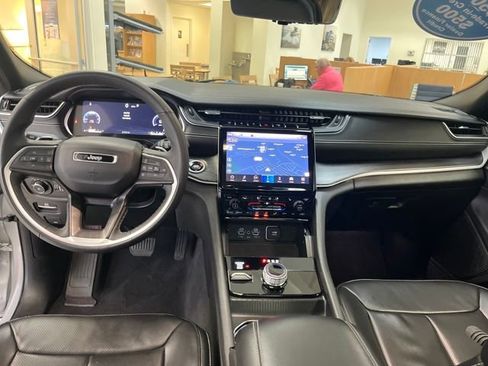 Used 2024 Jeep Grand Cherokee L Limited w/ Luxury Tech Group II image 16