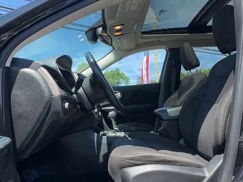 Used 2015 Jeep Cherokee Latitude w/ Comfort/Convenience Group AWD/4WD image 11