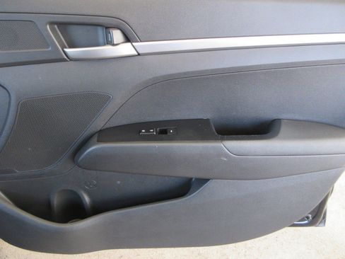 Used 2019 Hyundai Elantra SE w/ Cargo Package FWD image 22