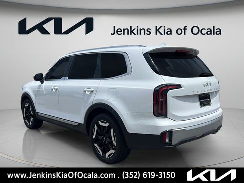 Certified 2023 Kia Telluride EX w/ EX Captain's Chair Package FWD image 5