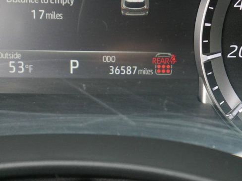 Used 2024 Toyota Highlander XLE image 31