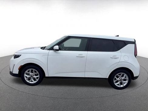 Used 2025 Kia Soul LX w/ LX Technology Package image 8