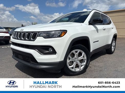 Used 2024 Jeep Compass Latitude AWD/4WD image 1