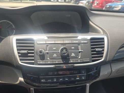 Used 2016 Honda Accord LX image 10
