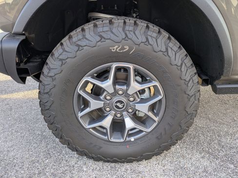 New 2025 Ford Bronco Badlands image 11