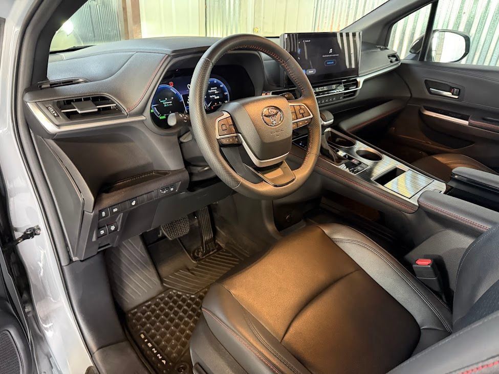 Used 2025 Toyota Sienna XSE AWD/4WD image 10